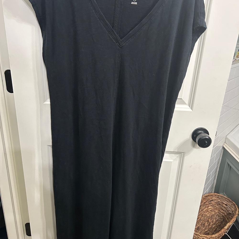 Universal Thread Black V-Neck Midi Dress